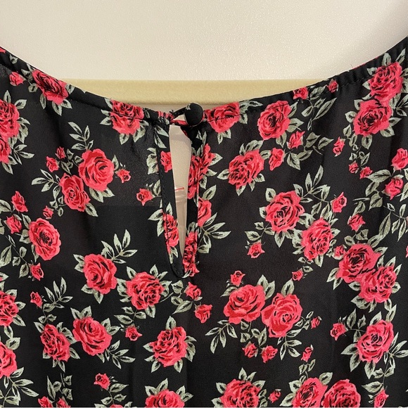 Torrid Red Black Rose floral tank. - Picture 4 of 9